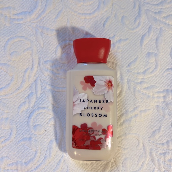 Japanese Cherry Blossom Bath and Body Works Lotion - Picture 2 of 2